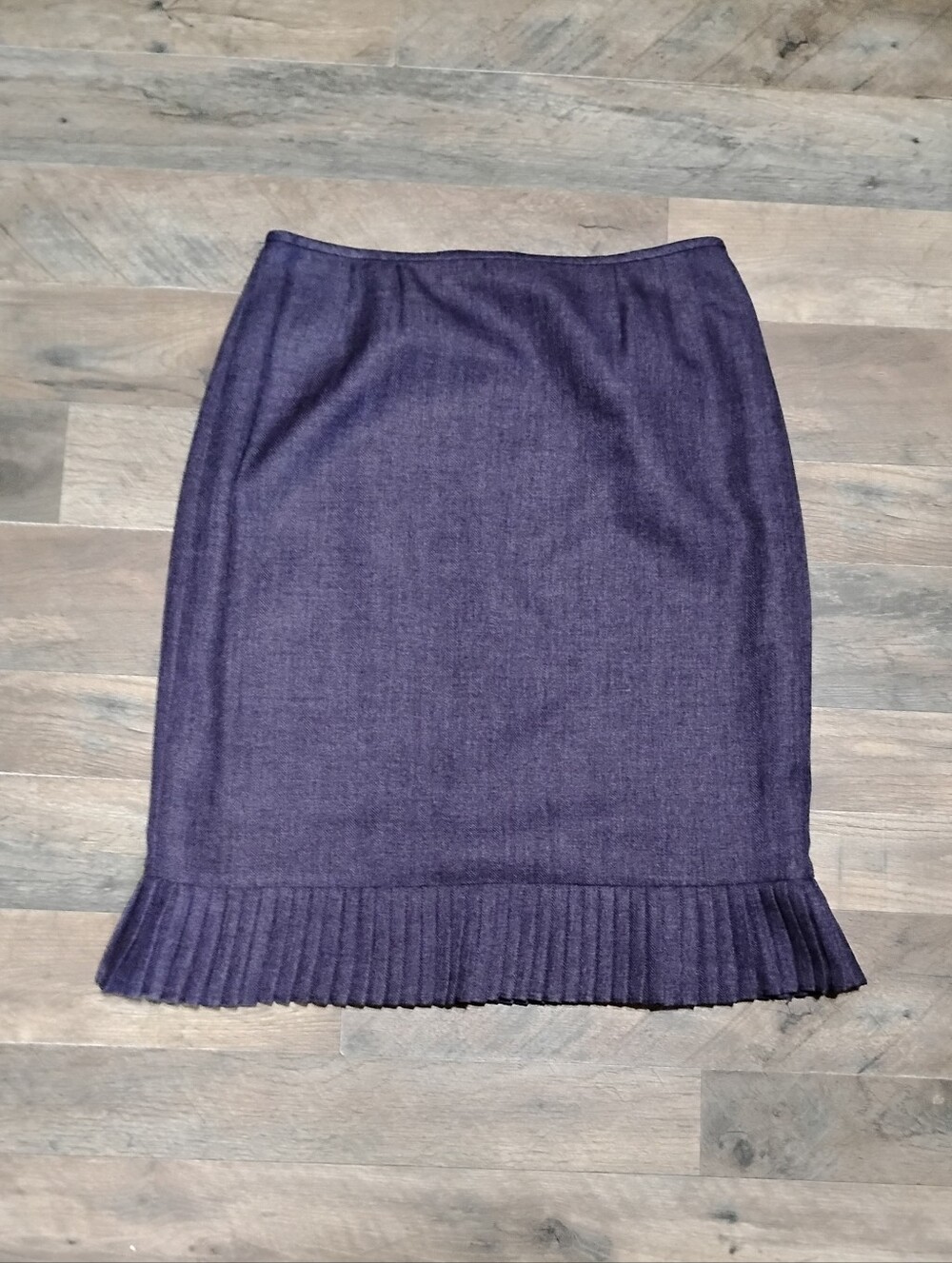 Le Suit Plum Three-Piece Skirt Set with Pleated Hem and Scarf Women's Size: 10 - Picture 4 of 7